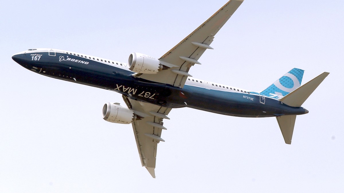 Problem with Boeing jets increases after near miss The feeling remains: commercial American moon landing has failed