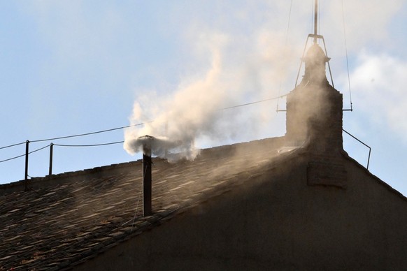 epa12084113 White smoke rises from the chimney of the Sistine Chapel, signaling that cardinals elected a new pope during their conclave in Vatican City, 08 May 2025. EPA/ALESSANDRO DI MEO