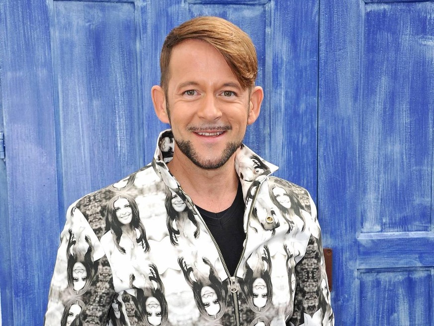 Diese Jacke vereint, was Michael von der Heide am meisten liebt: sein Idol Paola (als Print) und seinen Lebenspartner, den Modedesigner Willi Spiess.