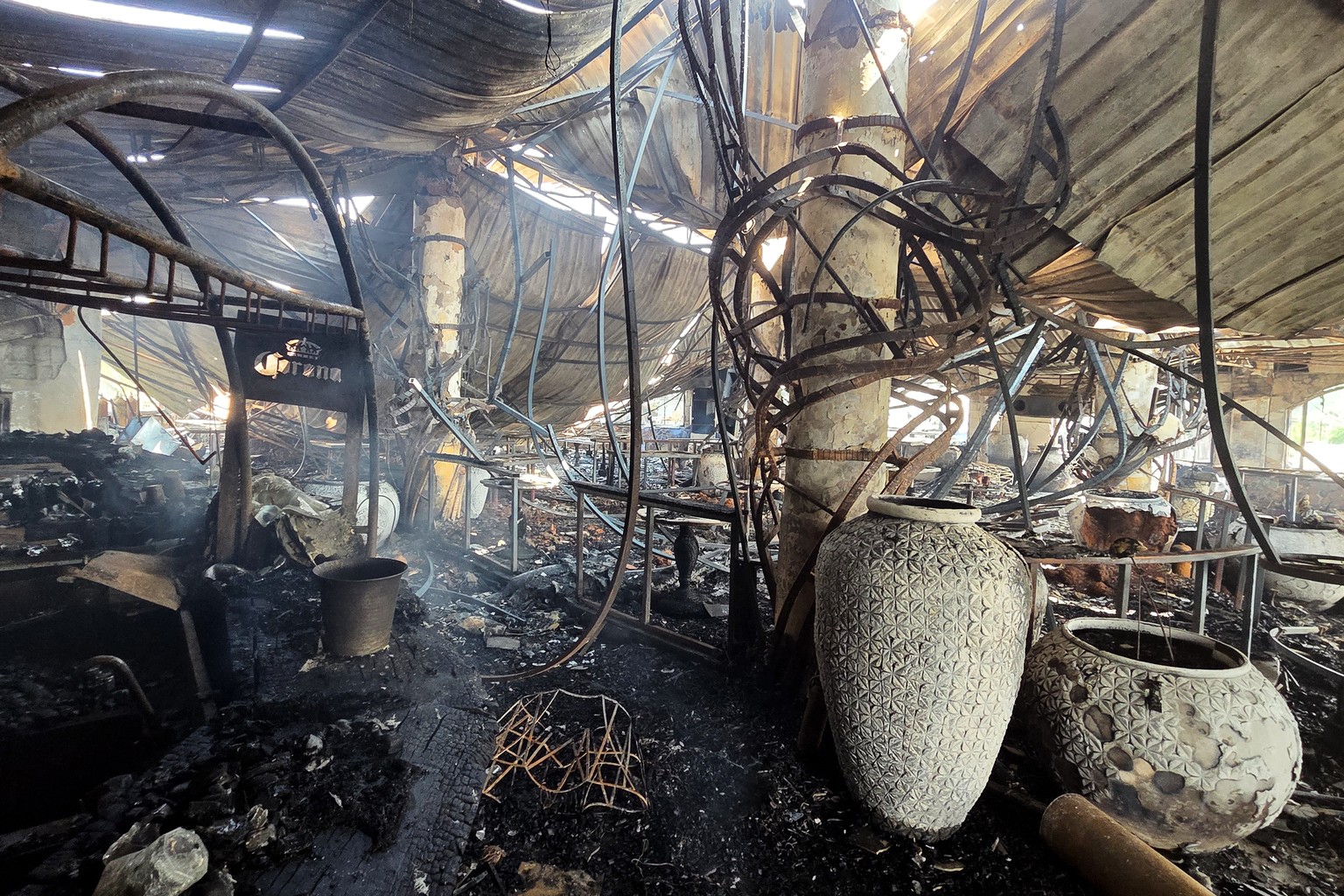KEYPIX - The charred interior of a nightclub, which caught fire early Sunday, is seen in Arpora, in Goa, India, Sunday, Dec. 7, 2025. (KEYSTONE/AP Photo)