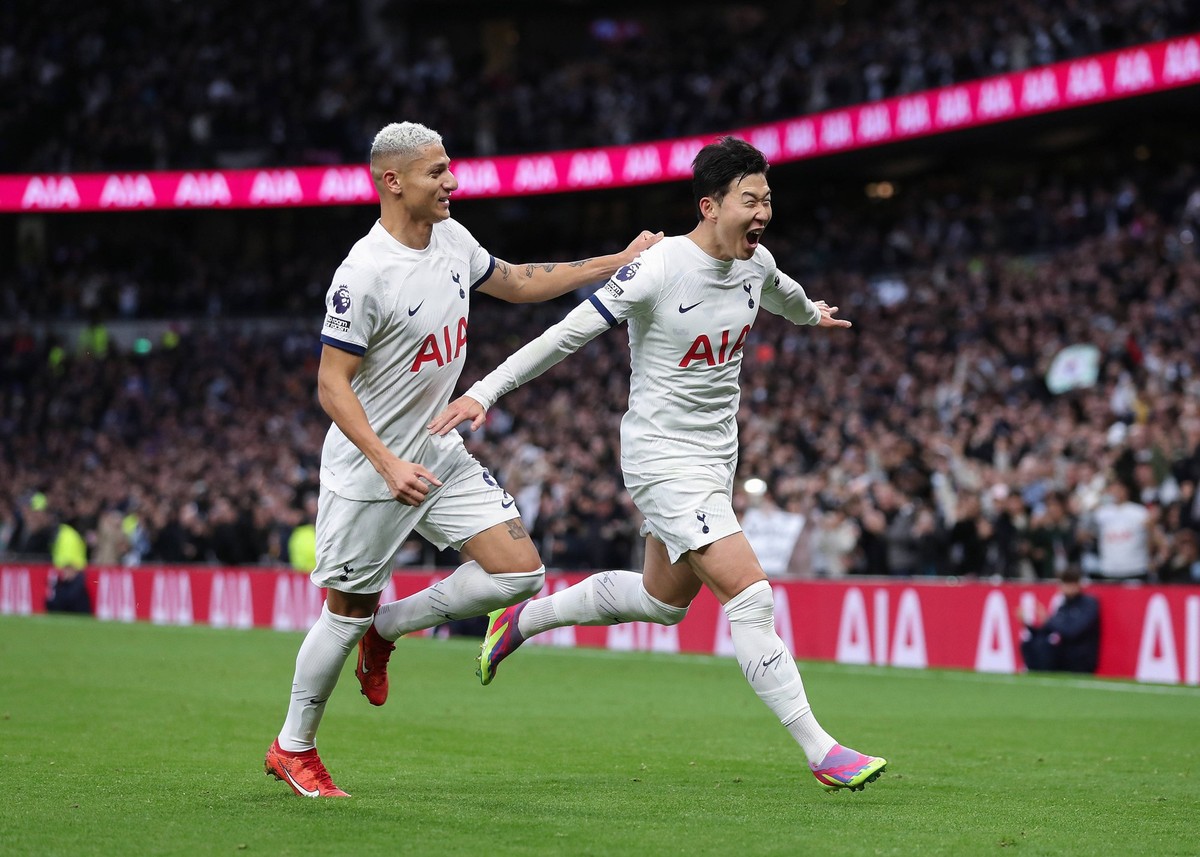23rd December 2023 Tottenham Hotspur Stadium, London, England Premier League Football, Tottenham Hotspur versus Everton Son Heung-Min of Tottenham Hotspur celebrates with Richarlison of Tottenham Hots ...