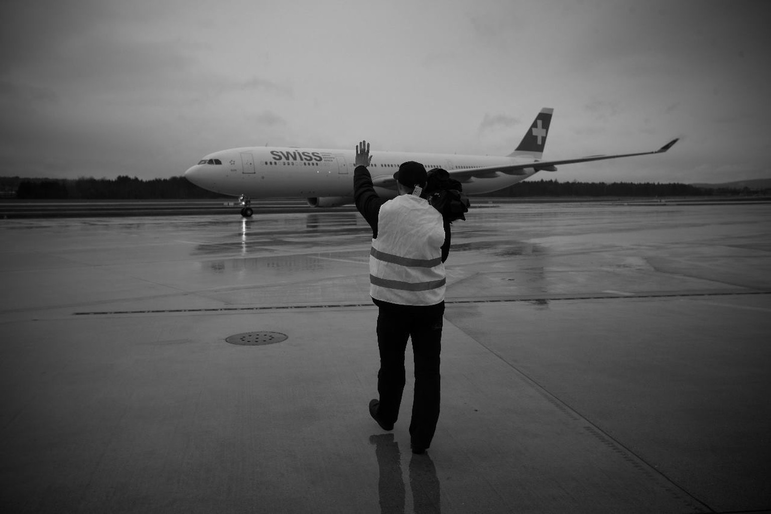 Amateur-Filmer Andy Rüesch am Flughafen Zürich.