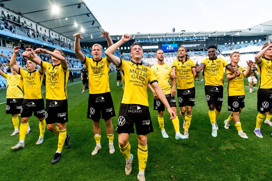 250809 Mjällbys Elliot Stroud jublar efter fotbollsmatchen i Allsvenskan mellan Malmö FF och Mjällby den 9 augusti 2025 i Malmö. *** 250809 Mjällbys Elliot Stroud cheers after the Allsvenskan football ...