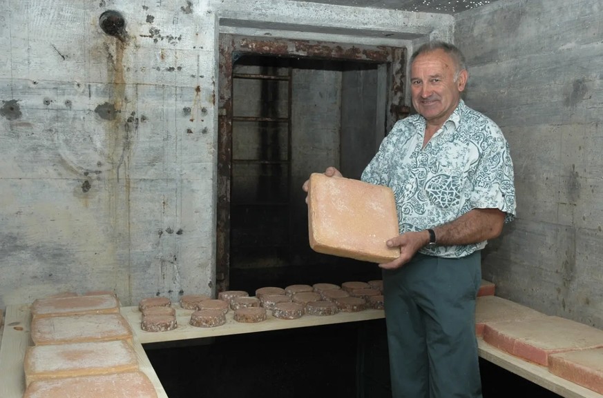 Franz Steigmeier in seinem Raclette-Bunker im Jahr 2010.