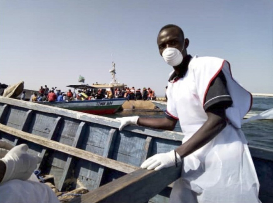 epa07037517 A handout photo made available by the Tanzania Red Cross shows Red Cross volunteers during rescue operation near Ukerewe island in Lake Victoria, Tanzania, 21 September 2018. Reports say t ...