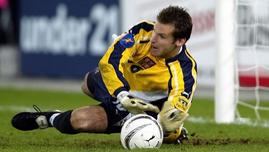 Keeper of Czech Republic Petr Cech clears a French penalty in the
penalty shootout of the final at the U21 European soccer championships
in Basle May 28, 2002. Czech Republic won 3-1 in the penalty sh ...