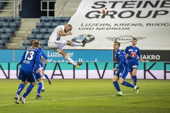 Arthur Cabral, mitte, von Basel schiesst sein Tor zum 3:4 fuer Basel beim Super League Meisterschaftsspiel zwischen dem FC Luzern und dem FC Basel vom Samstag, 10. April 2021 in Luzern. (KEYSTONE/Urs  ...
