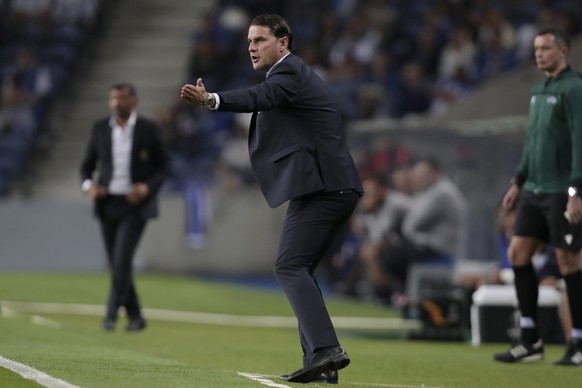 Young Boys&#039; manager Gerardo Seoane gestures during the Europa League group G soccer match between FC Porto and Young Boys at the Dragao stadium in Porto, Portugal, Thursday, Sept. 19, 2019. (AP P ...