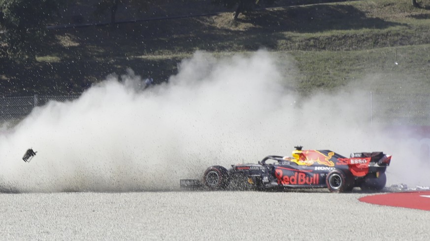 epa08666170 Dutch Formula One driver Max Verstappen of Aston Martin Red Bull Racing (top, R) and French Formula One driver Romain Grosjean of Haas F1 Team8 (top, L) crash during the Formula One Grand  ...