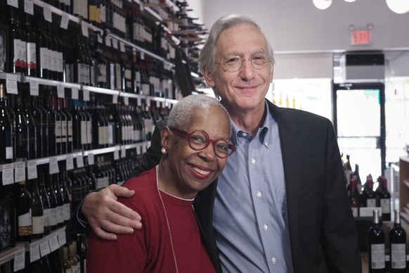 Dorothy Gaiter and John Brecher – Weinkolumniaten des Wall Street Journal und Erfinder der Open That Bottle Night
https://www.instagram.com/dottieandjohn/?hl=en