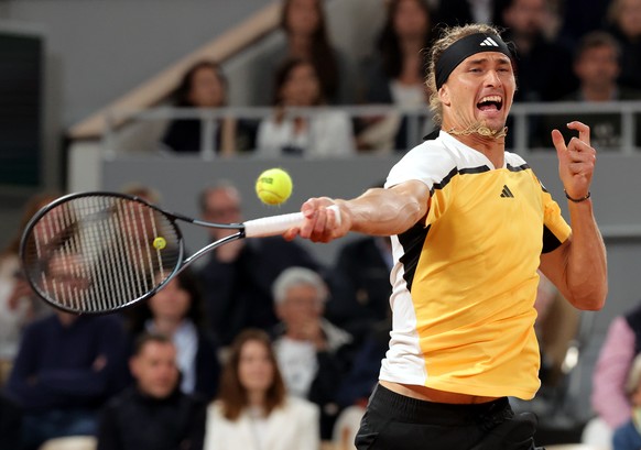 epa11373627 Alexander Zverev of Germany in action during his Men&#039;s Singles 1st round match against Rafael Nadal of Spain during the French Open Grand Slam tennis tournament at Roland Garros in Pa ...