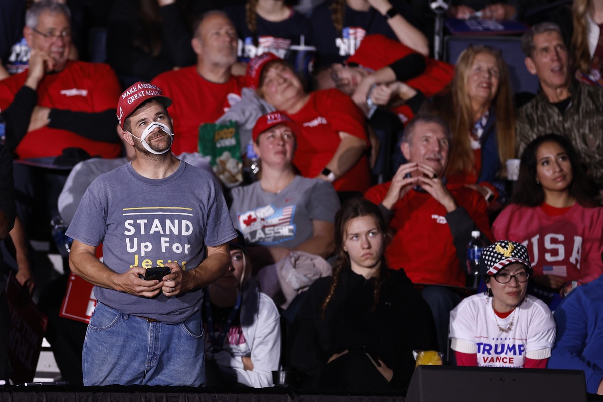 epa11701987 Supporters of Republican presidential candidate and former US President Donald Trump wait for his arrival at a campaign rally in Grand Rapids, Michigan, USA, 04 November 2024. Trump and Vi ...