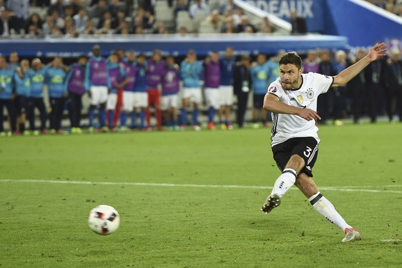 Jonas Hector verwandelte gegen Italien den entscheidenden Elfmeter.