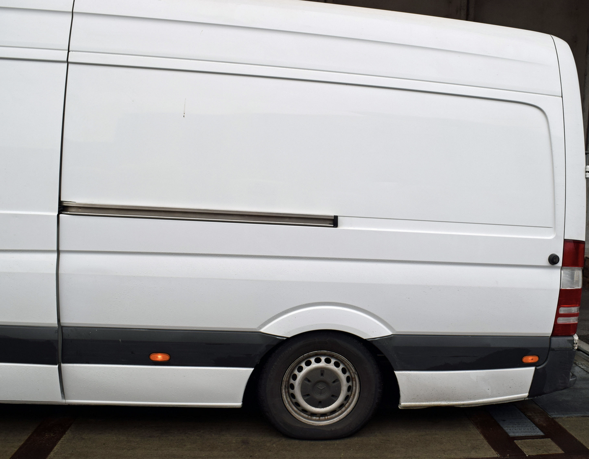 Lieferwagen massiv überladen