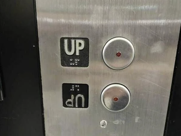 Lustige Fails: Lift Knöpfe verkehrt