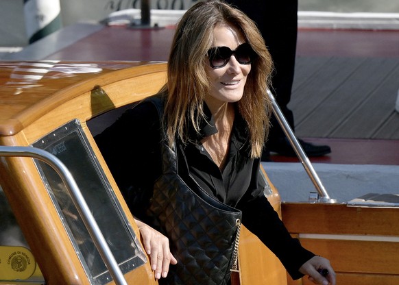 epa10835298 Italian-French singer Carla Bruni arrives at the Lido Beach for the Venice International Film Festival, in Venice, Italy, 02 September 2023. The 80th edition of the Venice Film Festival ru ...