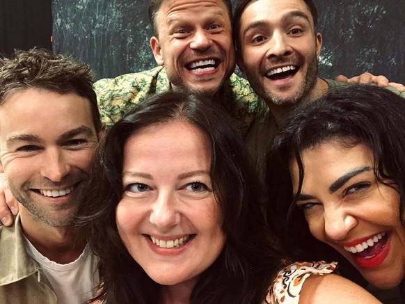 gossip girl reunion Chace Crawford, Jessica Szohr, Ed Westwick, Zuzanna Szadkowski and Aaron Schwartz 

https://www.instagram.com/p/ChkrNHVJ9Ng/?hl=de&amp;img_index=1
