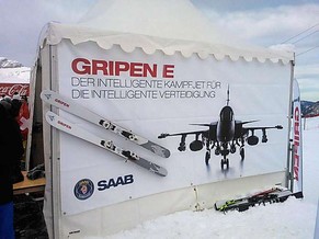 Gripen-Werbung in Wengen anlässlich der Lauberhornrennen 2014.