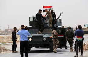 Nach einem Etappensieg in Badriyah wehen anti-terrorismus-Milizen die Flagge.&nbsp;