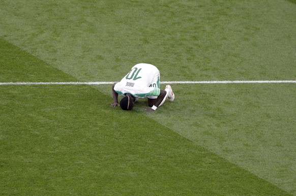 Senegal&#039;s Sadio Mane kisses the ground after scoring his site&#039;s first goal during the group H match between Japan and Senegal at the 2018 soccer World Cup at the Yekaterinburg Arena in Yekat ...