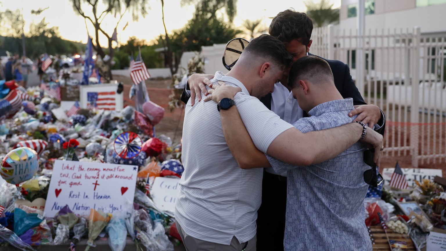 epa12394381 People pray at a makeshift memorial outside of the Turning Point USA headquarters, after conservative political activist Charlie Kirk was killed on 10 September; in Phoenix, Arizona, USA,  ...