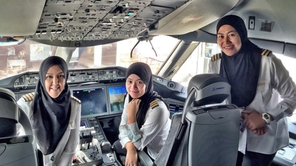 Wir brauchen mehr Pilotinnen! ЁЯШН Nicht nur wegen dieser 25 wundervollen Bilder
Drei Pilotinnen der Royal Brunei Airlines