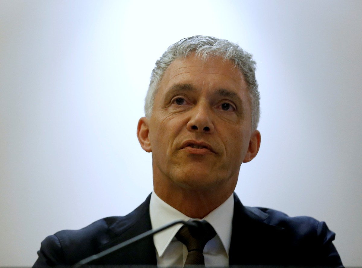 Swiss Attorney General Michael Lauber delivers a lecture on "The Swiss Approach to Combatng White-Collar Crime" in Singapore October 5, 2016. REUTERS/Edgar Su