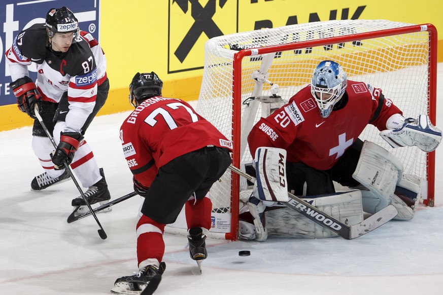 Reto Berra muss heute gleich sieben Mal hinter sich greifen