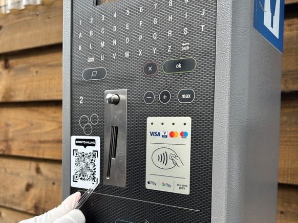Vorsicht vor gefälschten QR-Codes an Parkuhren.