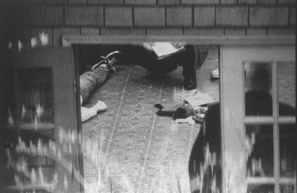 EDS NOTE: GRAPHIC CONTENT- FILE- In this April 8, 1994 file photo, special investigators examine the body of Kurt Cobain, which lies on the floor of a room atop the detached garage in his home overloo ...