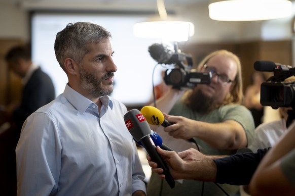 Simon Stocker, SP, tritt vor die Medien im Regierungsgebaeude anlaesslich der Wahlen fuer den Staenderatssitz am Sonntag, 29. Juni 2025, in Schaffhausen. Nach dem Bundesgerichtsentscheid in Sachen Auf ...
