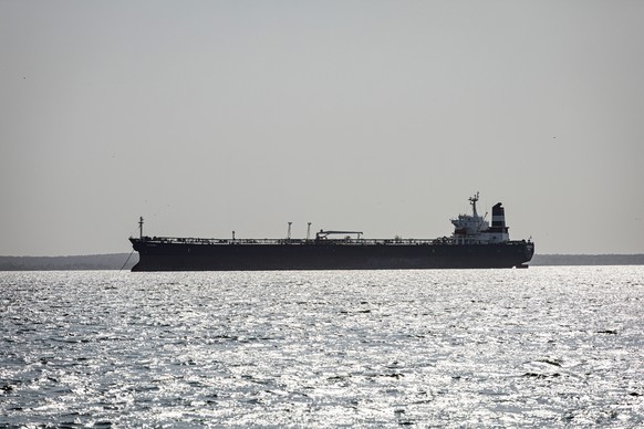 epa11997454 View of an oil tanker in Lake Maracaibo in Maracaibo, Venezuela, 29 March 2025. US President Donald Trump&#039;s decision to impose 25% tariffs on countries that buy crude oil from Caracas ...