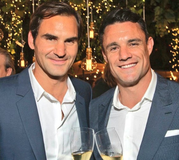 Federer am «Moët &amp; Chandon»-Event mit der neuseeländischen Rugby-Legende Dan Carter.