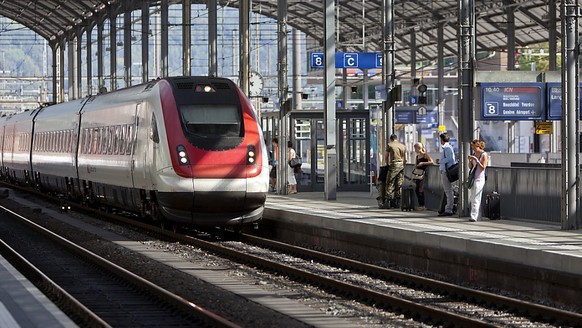 Zug im Bahnhof Olten. (Archivbild)