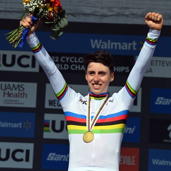 IMAGO / Belga

Swiss Jan Christen , winner of the gold medal pictured on the podium of the men s junior race at the World Championship, WM, Weltmeisterschaft cyclocross cycling in Fayetteville, Arkans ...