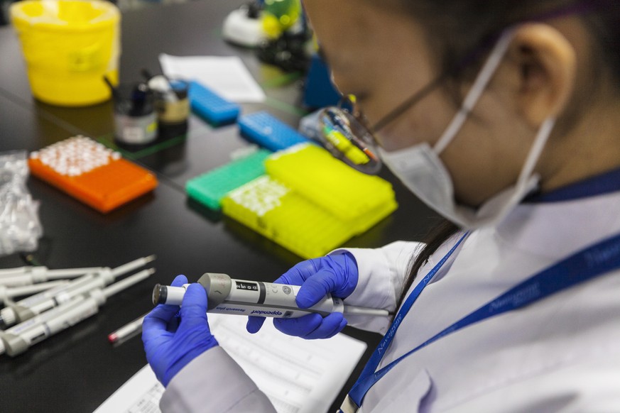 epa07190770 A technician works at the DNA research laboratory for gene sequencing in Nanjing, Jiangsu Province, China, 13 November 2018 (issued 26 November 2018). The National Health Medical Data Cent ...