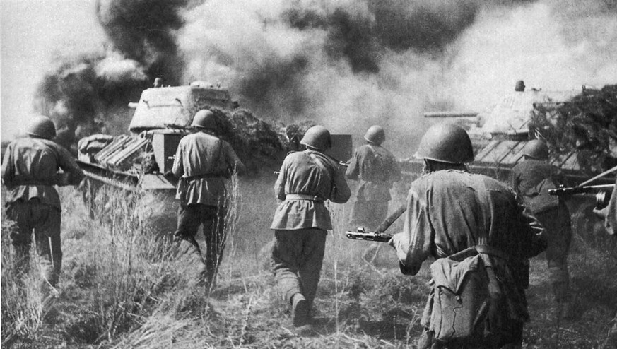 Die Panzerschlacht von Kursk wurde durch Informationen von «Lucie» beeinflusst.
https://commons.wikimedia.org/wiki/File:Soviet_troops_and_T-34_tanks_counterattacking_Kursk_Voronezh_Front_July_1943.jpg