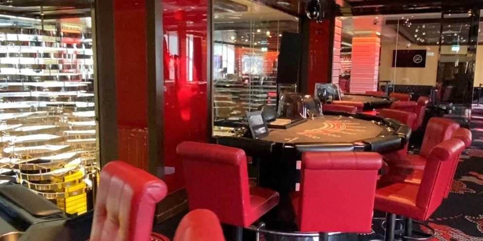 Casinos faszinieren seit jeher. ZüriToday durfte
einen exklusiven Blick hinter die Tore des Casino Zürich werfen als noch keine Besucher da waren.