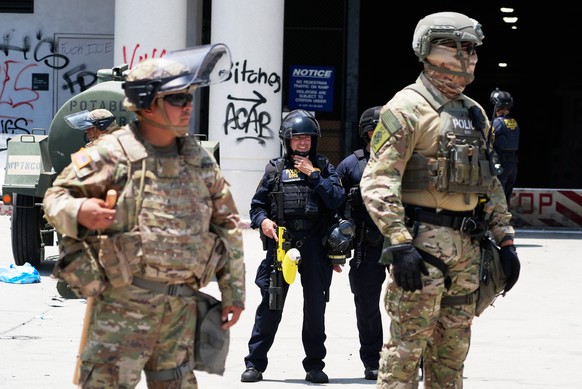 National Guard and DHS police stand guard outside the Metropolitan Detention Center, Wednesday, June 11, 2025, in Los Angeles. (AP Photo/Damian Dovarganes)
Immigration Raids Los Anglees