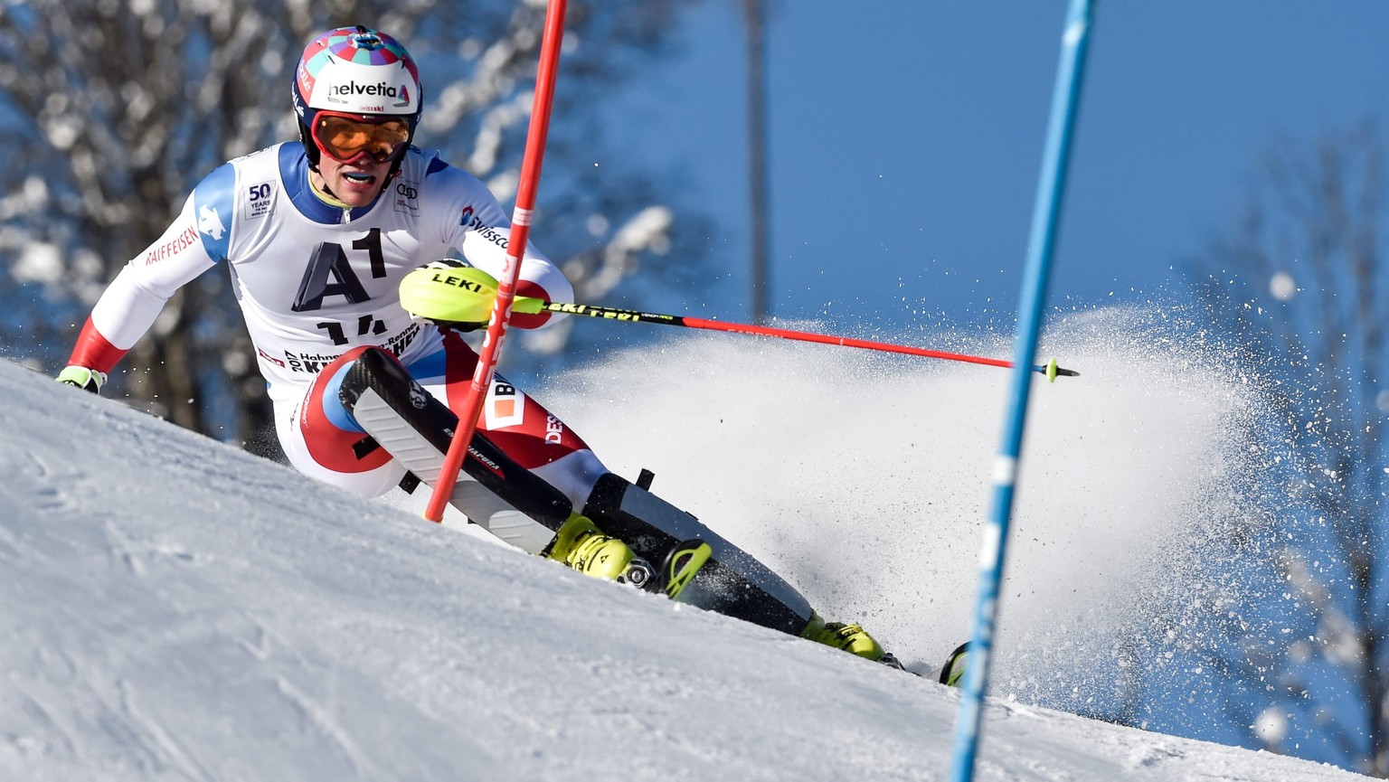 epa05741128 Daniel Yule of Switzerland clears a gate during the first run of the Men&#039;s Slalom race at the FIS Alpine Skiing World Cup in Kitzbuehel, Austria, 22 January 2017. EPA/ANGELIKA WARMUTH