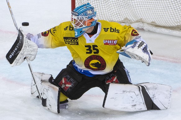 Berns Goalie Tomi Karhunen waehrend dem Meisterschaftsspiel der National League, zwischen den SCL Tigers und dem SC Bern, am Freitag 20. Dezember 2019 im Ilfisstadion in Langnau. (KEYSTONE /Marcel Bie ...