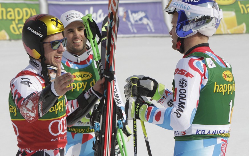 Mit dem Sieg in Kranjska Gora holt sich Alexis Pinturault seinen zweiten Saisonsieg. Marcel Hirscher gratuliert als Erster.