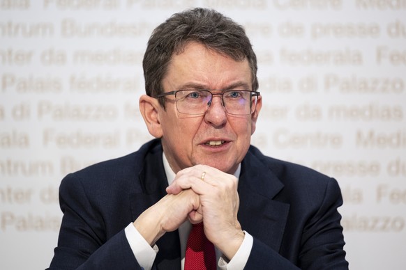 Bundesrat Albert Roesti spricht an einer Medienkonferenz ueber das Thema "Transports '45", am Mittwoch, 28. Januar 2026, im Medienzentrum Bundeshaus in Bern. (KEYSTONE/Anthony Anex)
