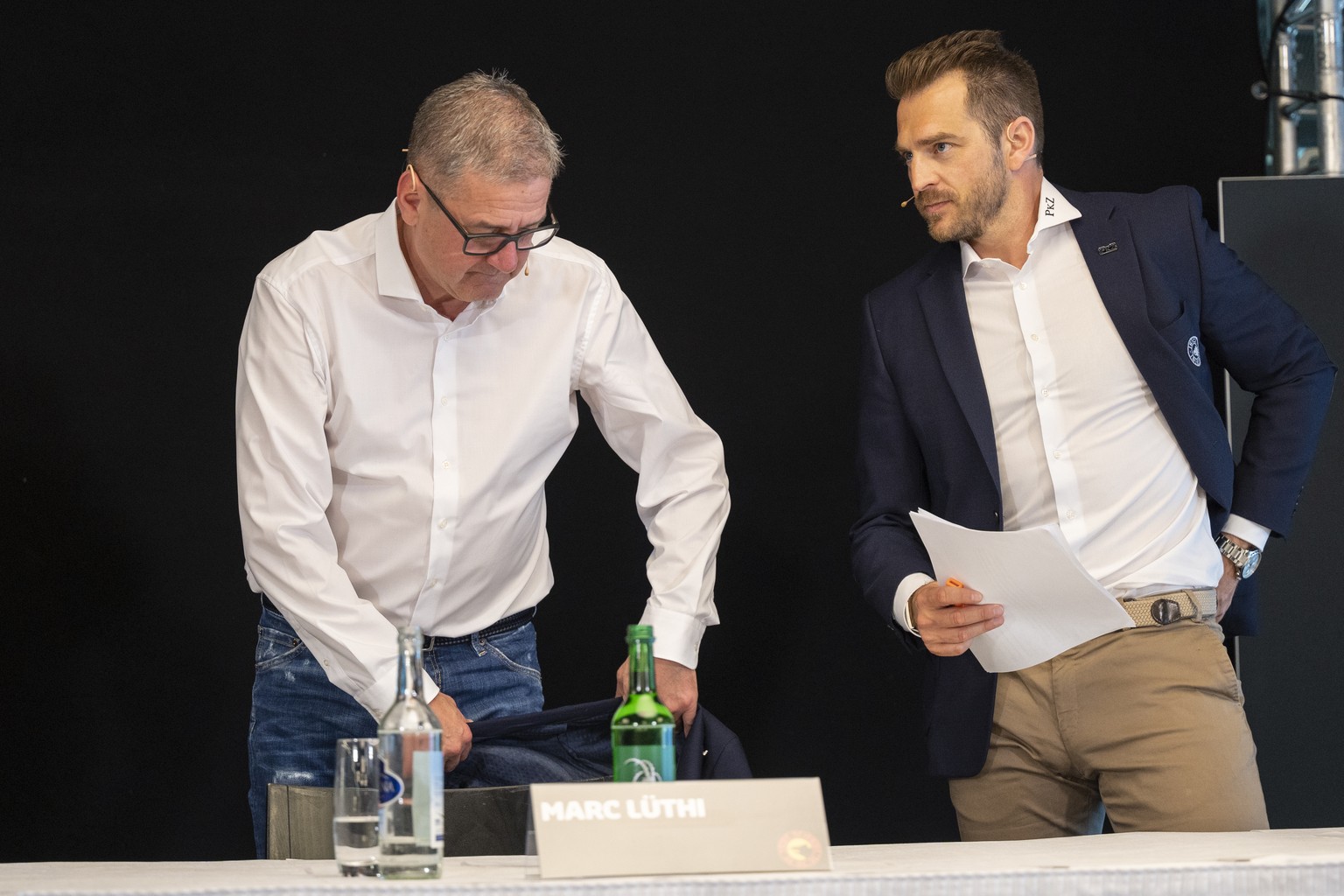 CEO Marc Luethi und Sportdirektor Raeto Raffainer, von links, an einer Medienkonferenz des SCB zu sportlichen Themen und Umstrukturierungen, am Mittwoch, 30. Maerz 2022 in der Postfinance Arena in Ber ...