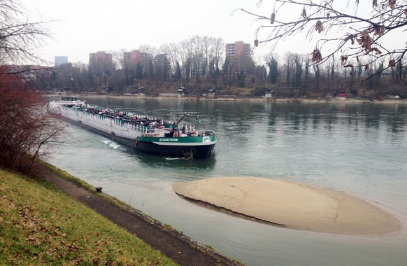 Am Samstagmorgen (24.01.14) kam es um 09.00 Uhr beim Schleusenweg in Birsfelden zu einem SchiffsunglÃ¼ck. Verletzt wurde niemand.



Nach ersten Angaben geriet das Schiff auf eine Sandbang und ist auf ...