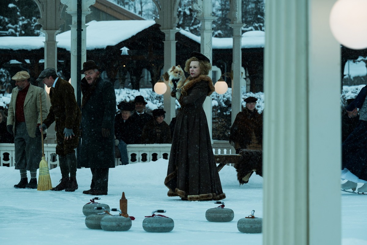 Davos 1917
Folge 1

Nimmt am Curling Turnier Teil: Cornelius Obonya als General Taylor; Sunnyi Melles als Olga Belova

Produktion: Contrast Film, Letterbox Filmproduktion In Ko-Produktion mit: SRF Sch ...