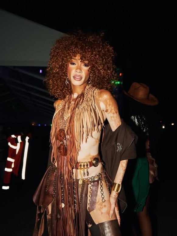 Winnie Harlow am Coachella 2026

https://www.instagram.com/p/DXDJYhvD0Wg/?img_index=18
