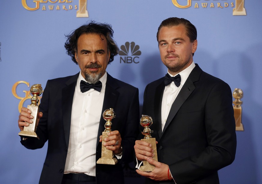Zwei, nein drei Golden Globes gabs für «The Revenant». Regisseur Alejandro González Iñárritu freut sich mit seinem Helden Leonardo DiCaprio.&nbsp;<br data-editable="remove">