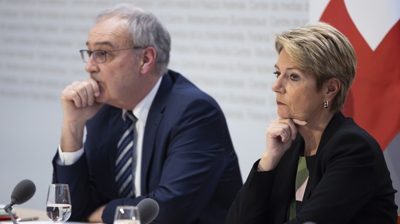 KEYPIX - Swiss Federal President Karin Keller-Sutter, right, and Federal Councillor Guy Parmelin, attend a press conference on the new import tariffs into the US, Thursday, April 3, 2025, in Bern, Swi ...