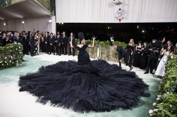 epaselect epa11323309 Cardi B arrives on the red carpet for the 2024 Met Gala, the annual benefit for the Metropolitan Museum of Art&#039;s Costume Institute, in New York, New York, USA, 06 May 2024.  ...